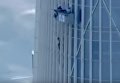 Альпинистка покорила самое высокое здание в Южной Корее без спецснаряжения. Видео