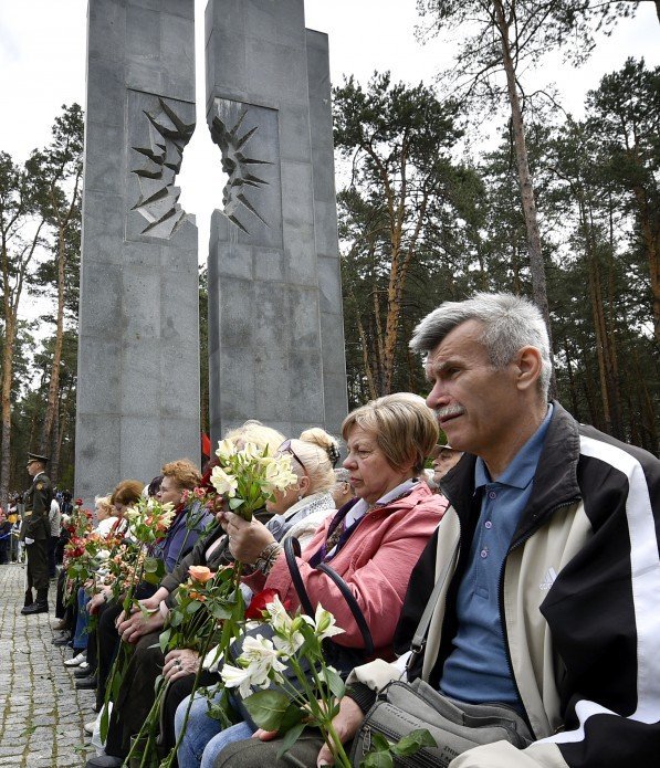 Участие Порошенко в мероприятиях ко Дню памяти жертв политических репрессий