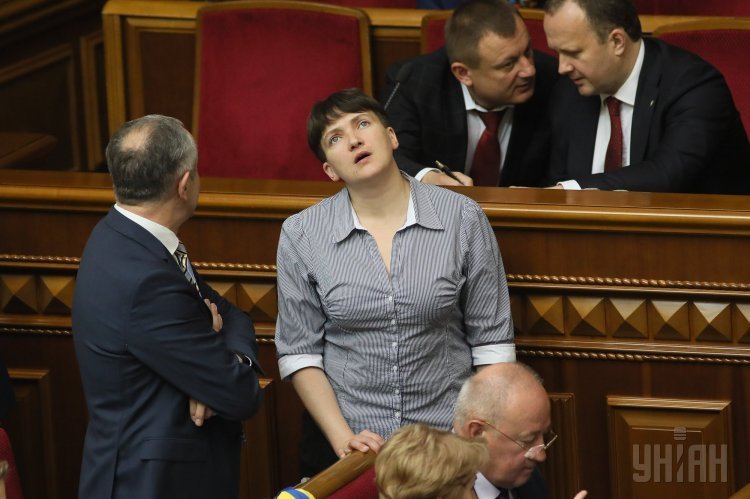 Народный депутат Надежда Савченко во время заседания рады 23 мая.