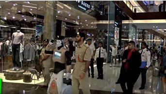 В ОАЭ на службу заступил робот-полицейский