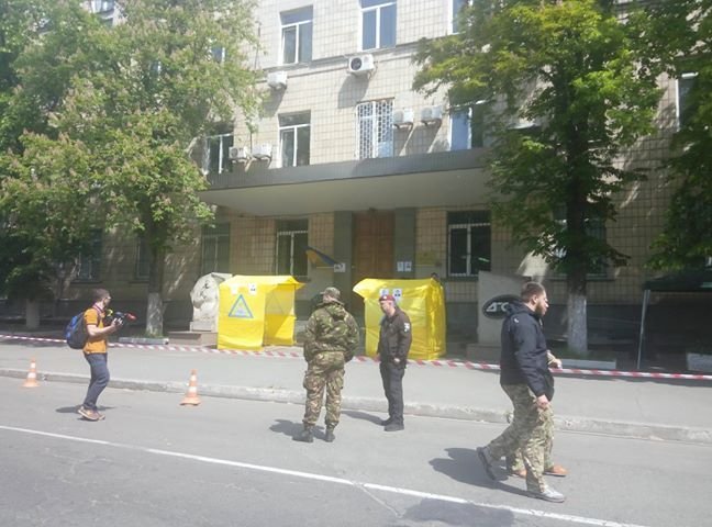 В Киеве группа людей захватила кабинет председателя Государственной службы геологии и недр Украины