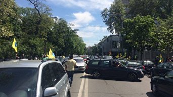 Владельцы авто на иностранных номерах перекрыли улицу Грушевского. Архивное фото