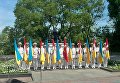 Пушка-памятник на Приморском бульваре Одессы и курсанты