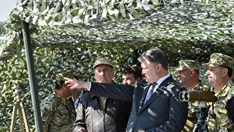 Президент Петр Порошенко в ходе рабочей поездки в Одесскую область принял участие в очередных испытаниях новейшей украинской ракетной техники