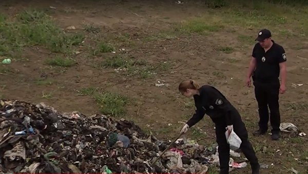 Под Киевом фуры снова выгрузили львовский мусор