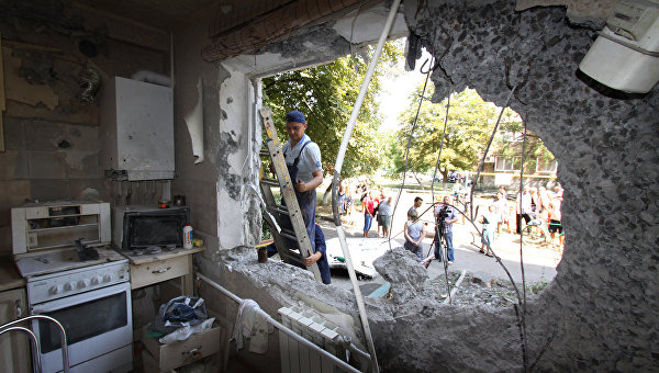 Последствия обстрела Ясиноватой в Донбассе. Архивное фото
