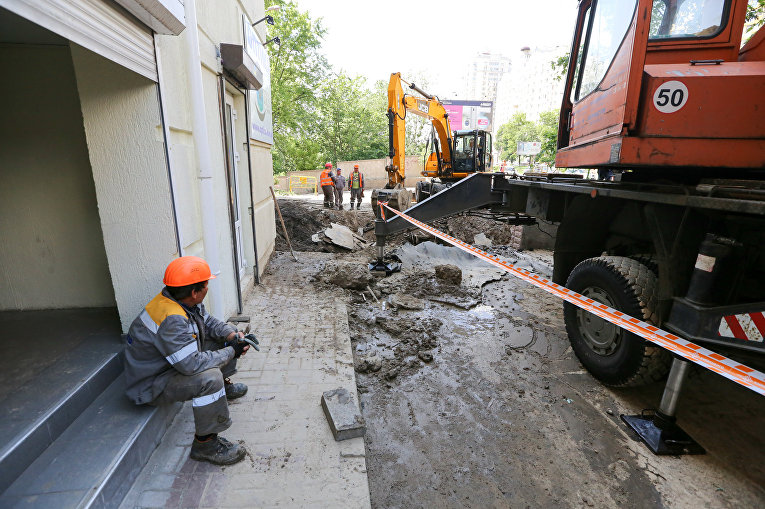 Ликвидация последствий масштабного прорыва магистрального трубопровода в Киеве