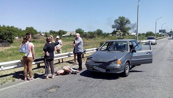 В Днепре мужчина бросился под колеса автомобиля ВАЗ 2109.
