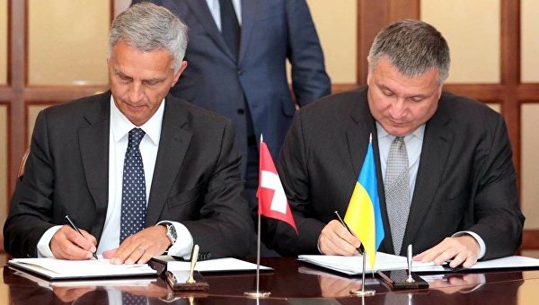 Украина и Швейцария подписали соглашение о визовой либерализации