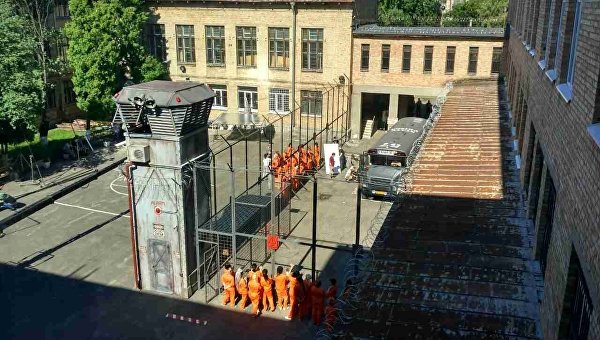 Школа Киева превратилась в американскую тюрьму
