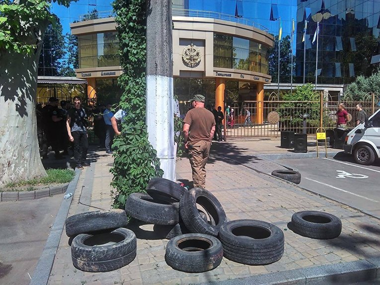 Земельный вопрос. В Одессе протестующие жгут шины и файеры