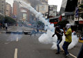 Демонстранты во время беспорядков на митинге против правительства президента Венесуэлы Николаса Мадуро