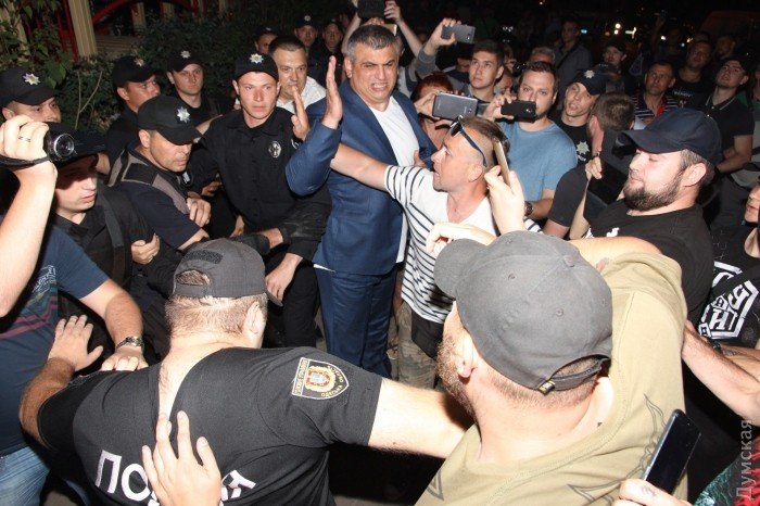 Столкновения у одесского ресторана, где выступала Ирина Билык, 8 июня 2017