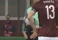 Во время матча Латвии и Португалии мальчик выбежал на поле обнять Роналду. Видео