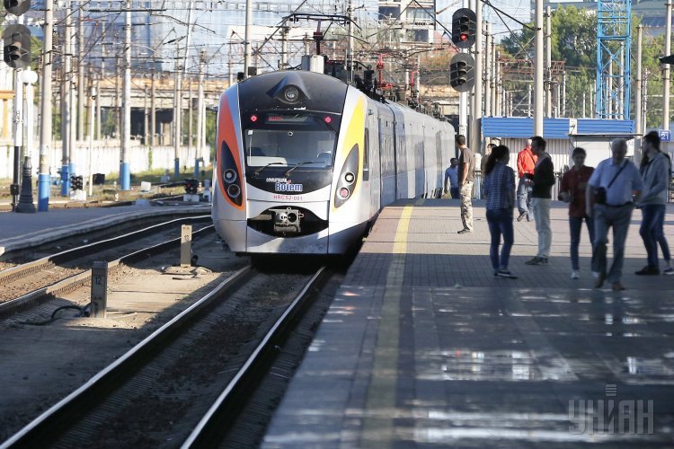 Первый безвизовый поезд отправился из Киева в Перемышль