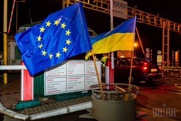 Пункт пропуска в первые часы после вступления в силу безвиза Украины с ЕС