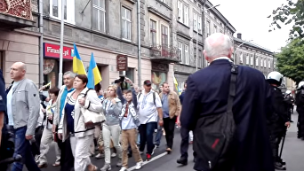 Украинское шествие в Польше под усиленной охраной полиции. Видео