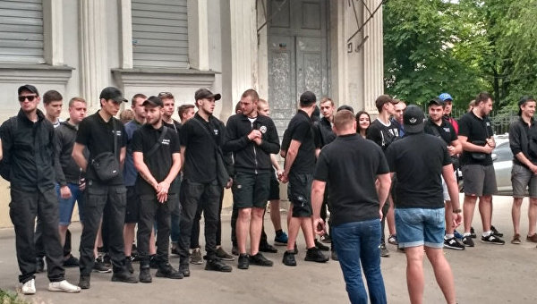 Активисты у Генконсульства России в Харькове
