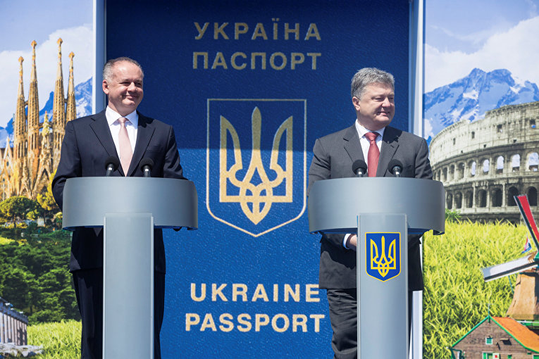 Президент Украины Порошенко и президент Словакии Киска посетили церемонию, посвященную безвизовому режиму с ЕС