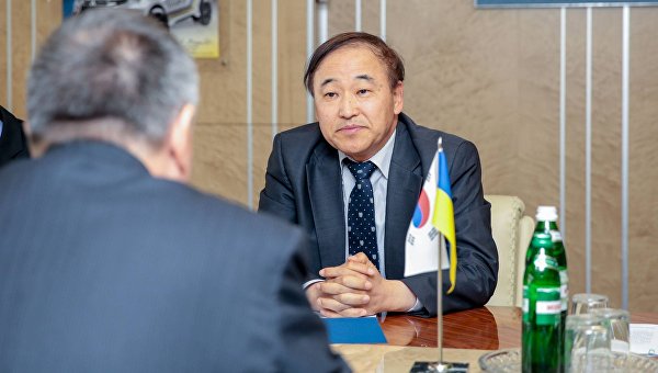 Посол Южной Кореи в Украине Ли Ян Гу