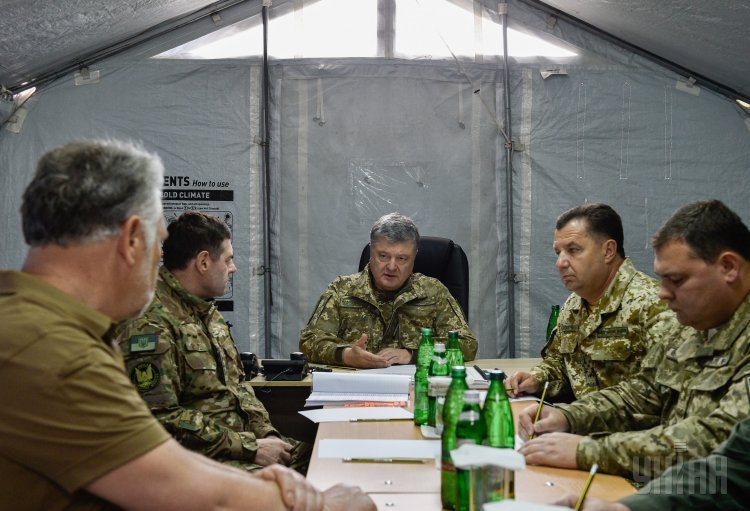 Президент Украины Петр Порошенко во время рабочей поездки в Донецкую область
