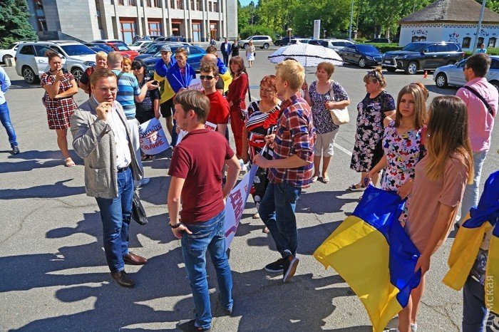 В Одессе митингуют педагоги