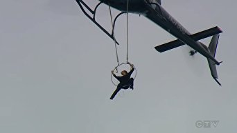 Опасный трюк гимнастки над Ниагарским водопадом