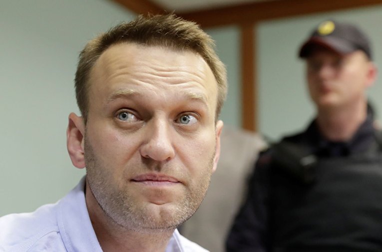 Российский блогер Алексей Навальный на рассмотрении его апелляции по поводу 30-дневного ареста в суде Москвы