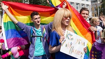 Монро на ЛГБТ-марше в Киеве