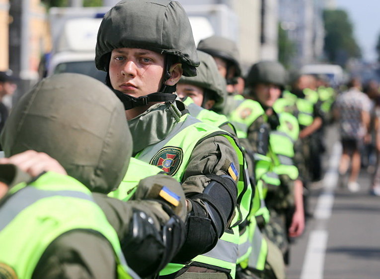 Полиция во время ЛГБТ-марша в Киеве