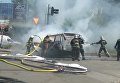В Киеве посреди улицы сгорел микроавтобус