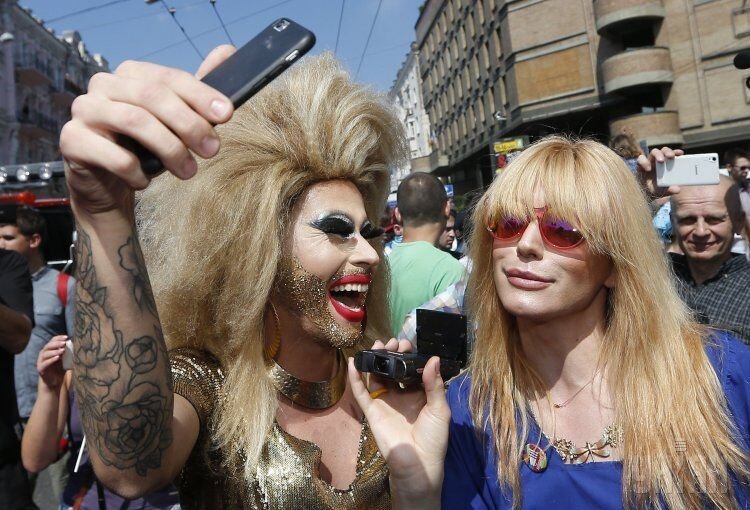 Травести-дива Монро во время Марша равенства ЛГБТ-сообщества Киева