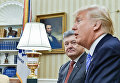 Президент Украины Петр Порошенко (слева) и президент США Дональд Трамп во время встречи