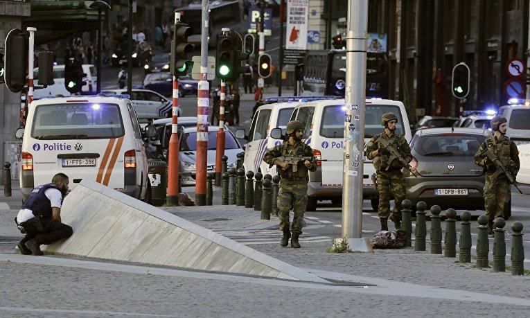 Полиция эвакуировала людей с главной площади Брюсселя