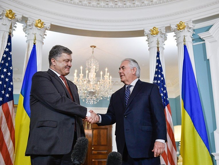 Президент Петр Порошенко и государственный секретарь США Рекс Тиллерсон