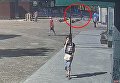 Появилось видео, как неадекватные избивают прохожих на Французском бульваре