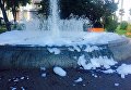 В Киеве неизвестные залили фонтан шампунем на Контрактовой площади