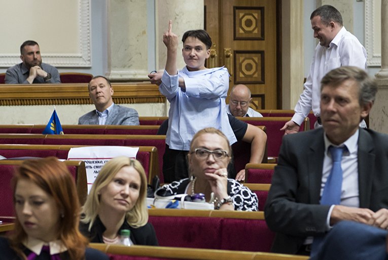 Савченко пордемонстрировала неприличный жест в Верховной Раде