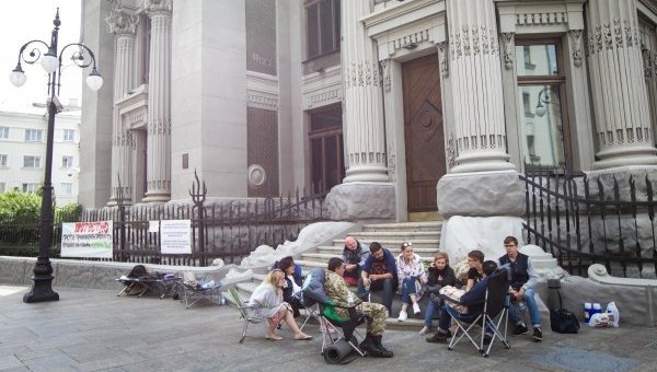 Голодовка у здания Администрации Президента в Киеве