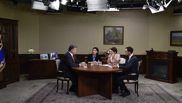 Президент Петр Порошенко дал интервью телеканалам