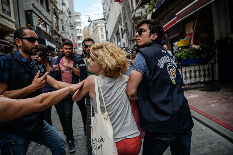 Разгон ЛГБТ-парада в Стамбуле