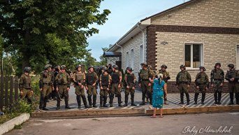 Столкновение между правоохранителями, селянами и бойцами Донбасса