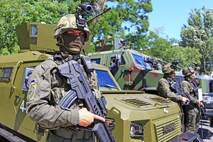 Бронеавтомобили, спецтехника и борцы с террором из Нацгвардии в Одессе