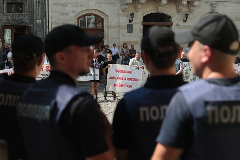 Митинг с требованием отставки мэра во Львове