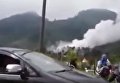 В Индонезии возле вулкана разбился вертолет. Видео