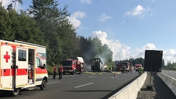 В Баварии после ДТП сгорел туристический автобус