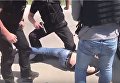 Жесткое задержание полицейского при получении взятки в Одессе