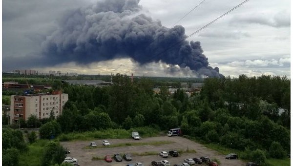 В Санкт-Петербурге горит завод Невские краски