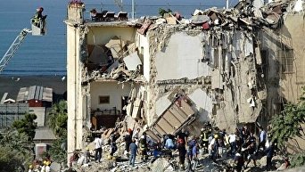 Обрушение жилого дома в Неаполе, под завалами люди