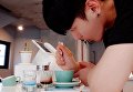 Корейский художник делает картины на кофе